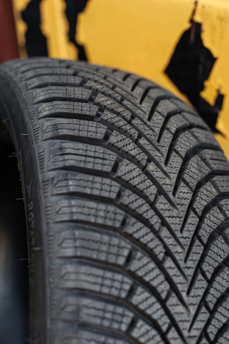 фото протектора и шины Ice Blazer Alpine+ Шина Sailun Ice Blazer Alpine+ 175/65 R15 84T